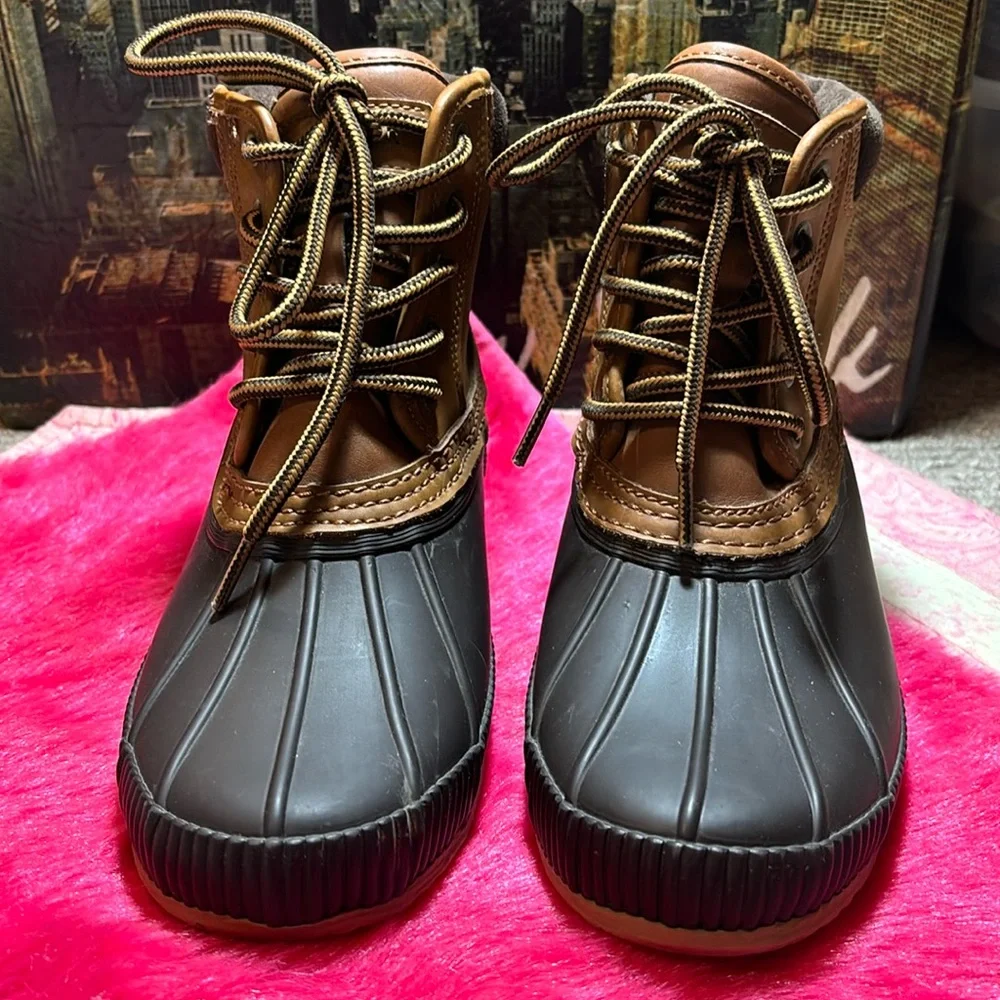 Tommy Hilfiger Sz 7 Men's Casey Rain Boot Rubber Brown Suede Upper EUC